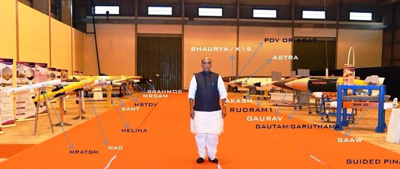 印度国防部长亮家底，晒与16款导弹合影，印度惹不起？