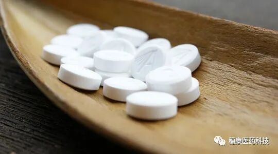 同为大环内酯类抗生素，红霉素与阿奇霉素有何区别？