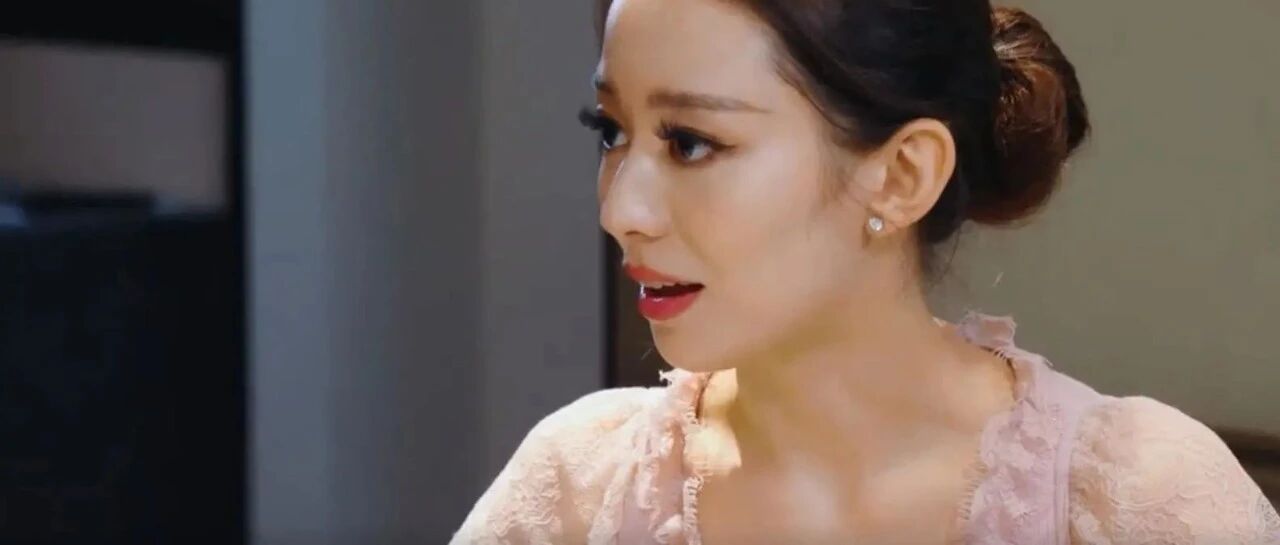 吉娜怀孕6个月近照曝光，被嘲“人设崩塌”：她的光鲜亮丽，只是一场骗局