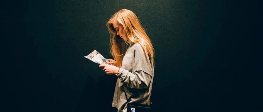 22岁女孩拒养2岁弟弟，被父母告上法庭：“繁殖欲”，正谋杀你的孩子！