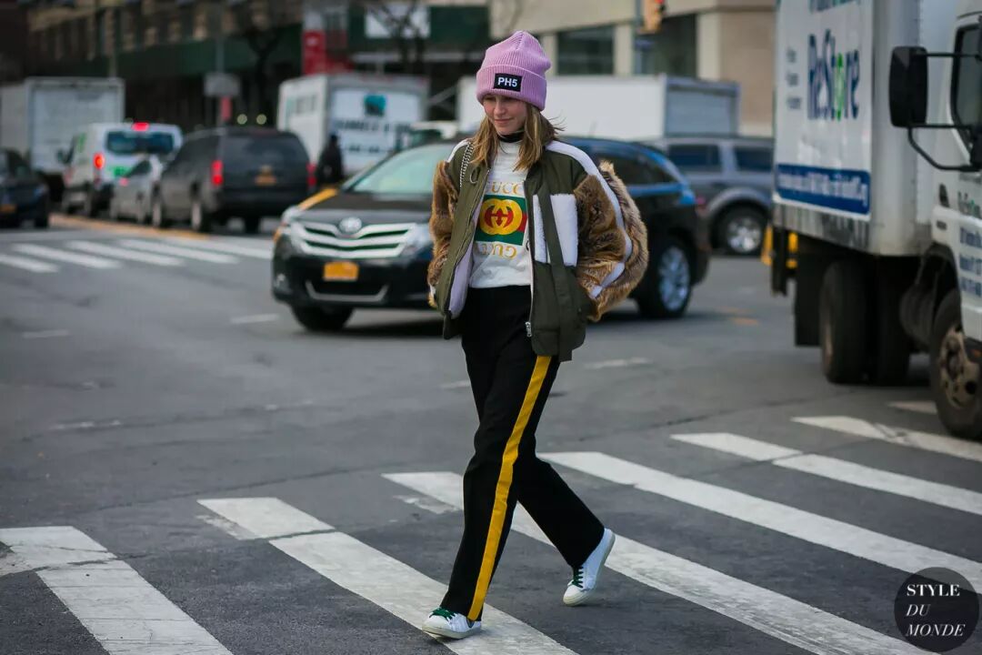 高領＋衛衣，高領＋襯衫，19年流行這麼穿，太時髦了！ 時尚 第50張