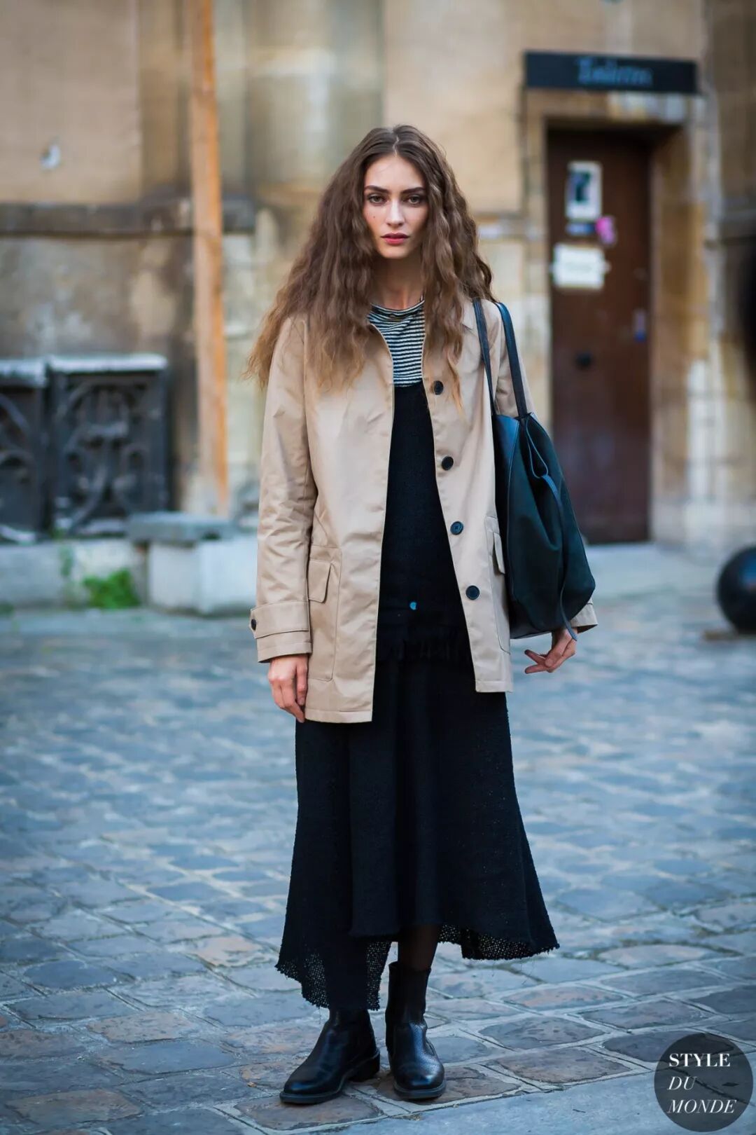 春天穿风衣+阔腿裤，简直就是气质精