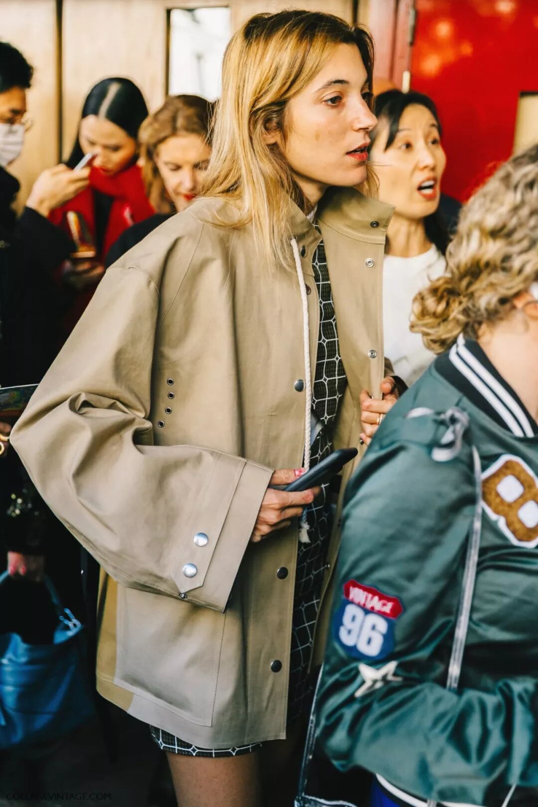 春天穿风衣+阔腿裤，简直就是气质精