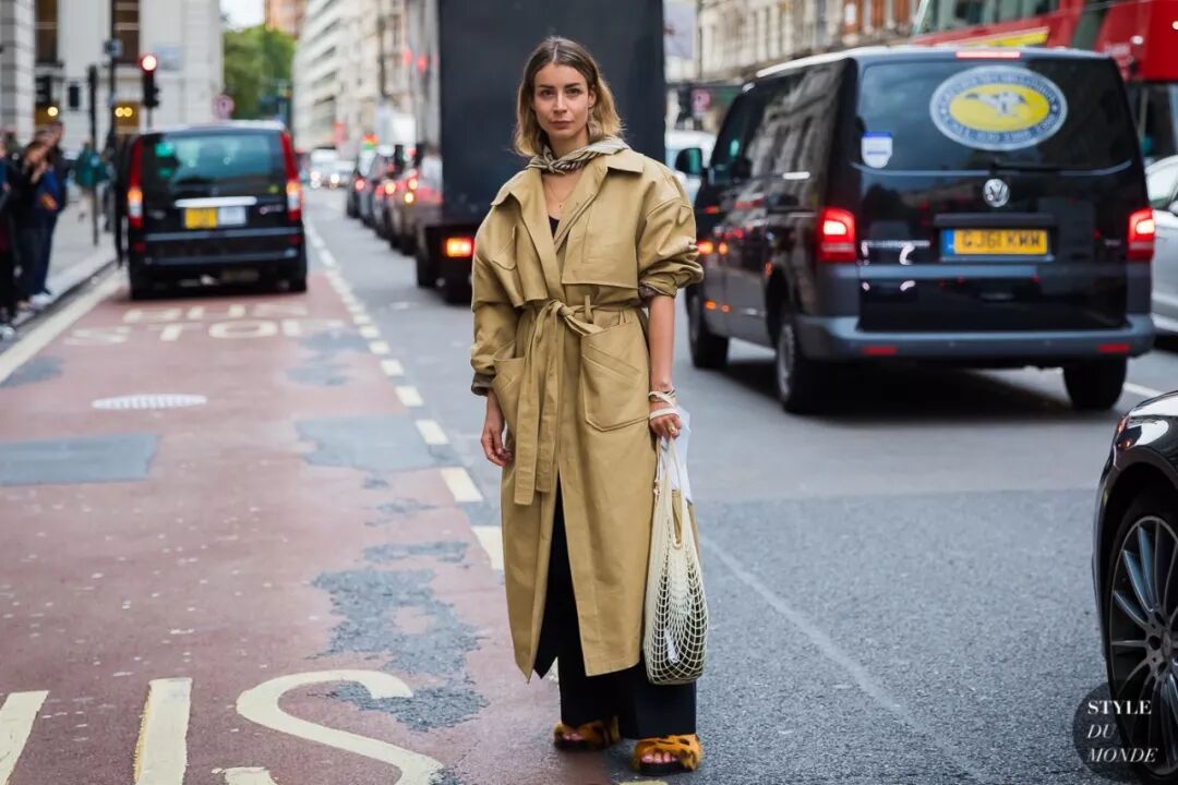 春天穿风衣+阔腿裤，简直就是气质精