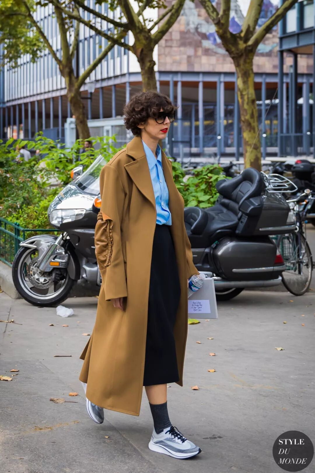 春天穿风衣+阔腿裤，简直就是气质精