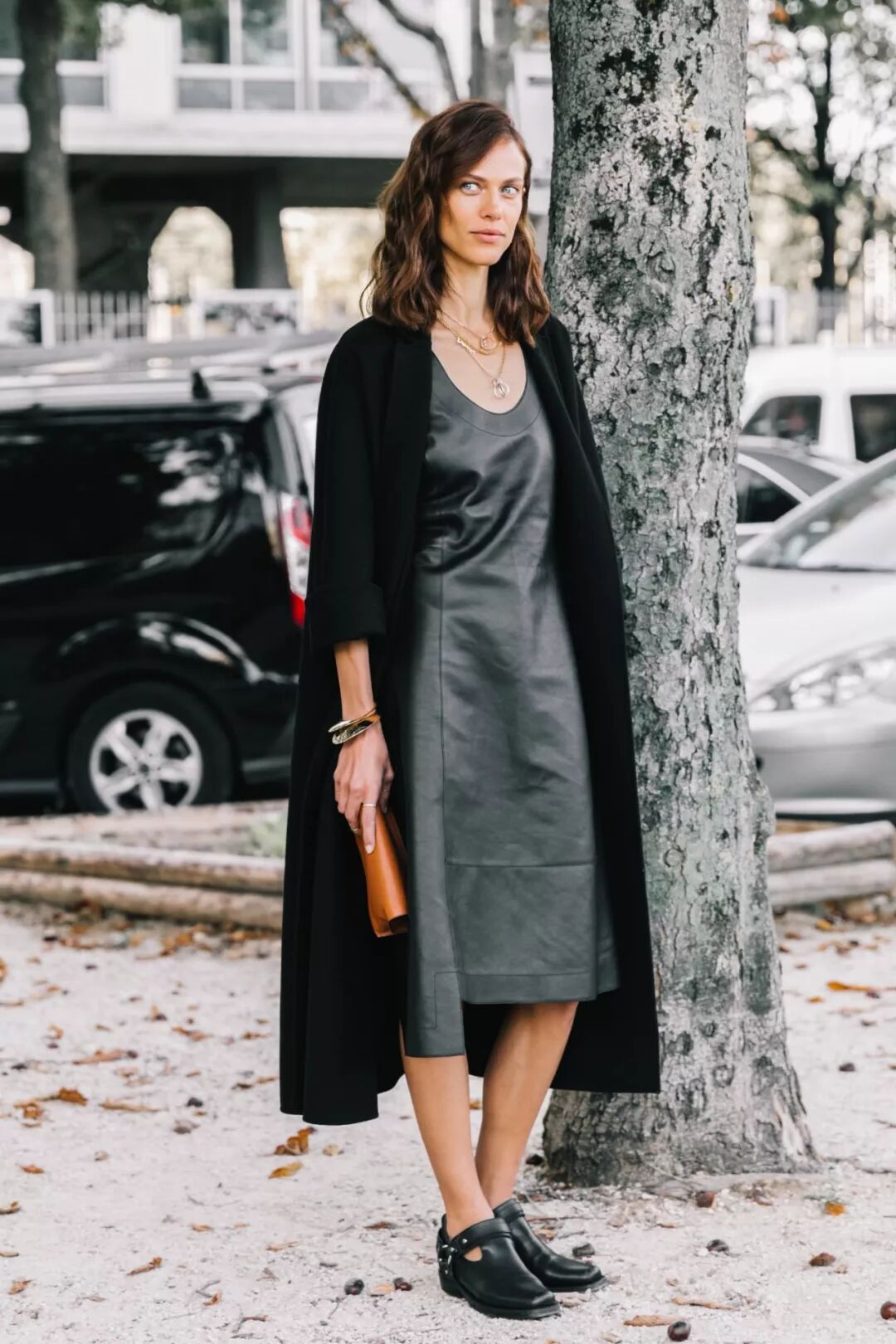 春天穿风衣+阔腿裤，简直就是气质精