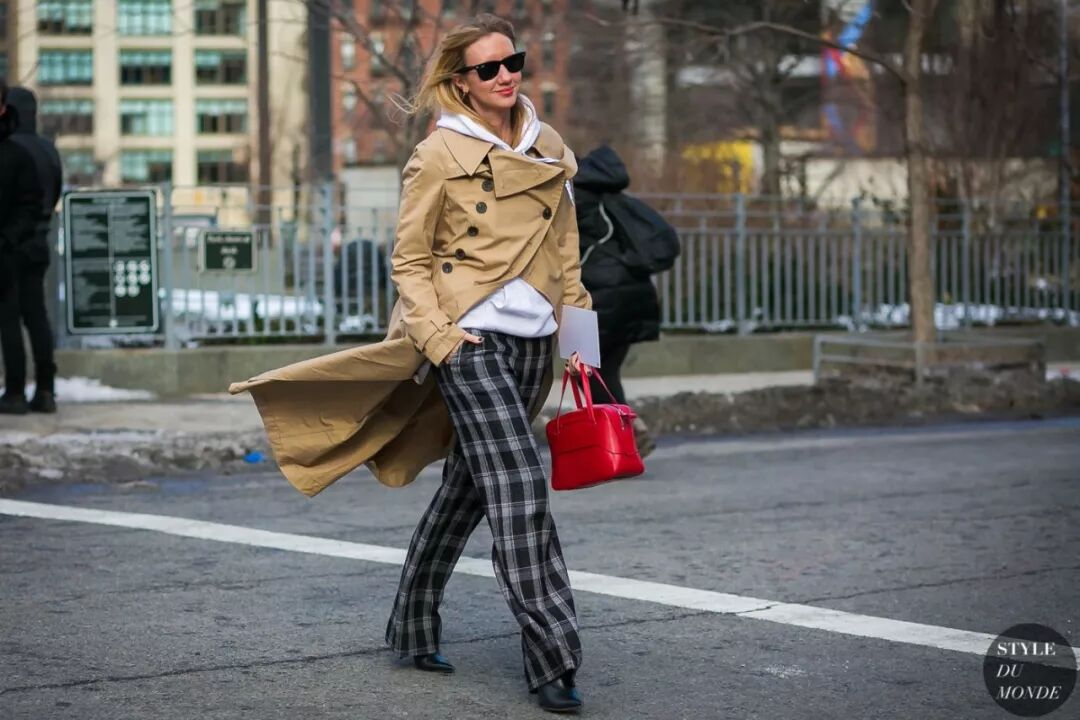 春天穿风衣+阔腿裤，简直就是气质精