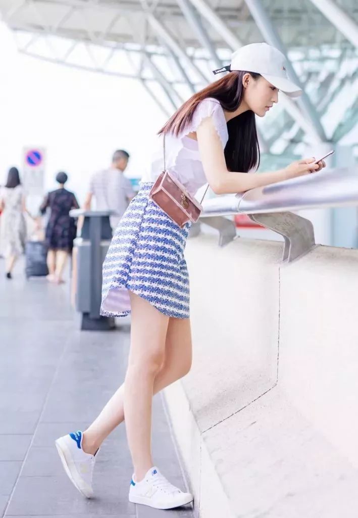 裙子+運動鞋，像劉雯這樣時髦的女生都愛穿！ 時尚 第29張