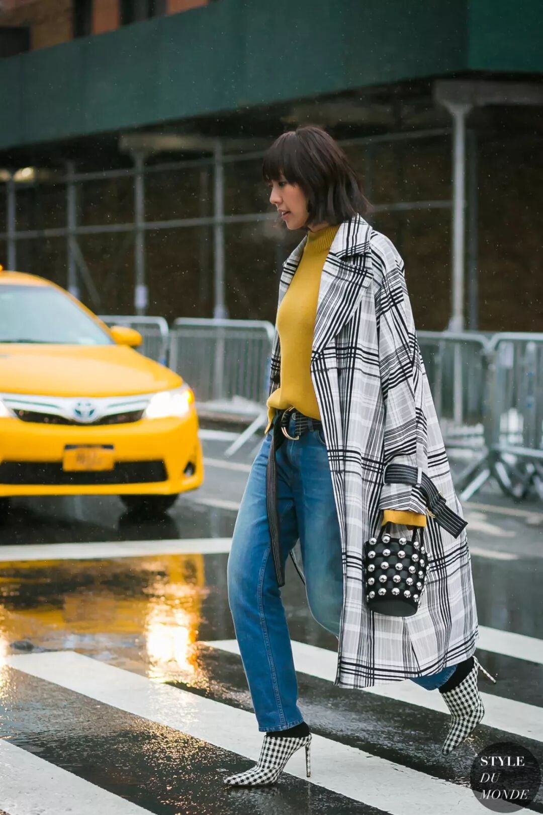 春天穿风衣+阔腿裤，简直就是气质精