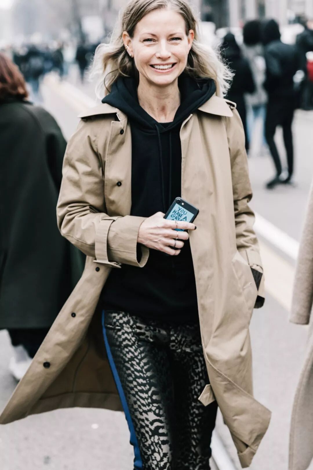 春天穿风衣+阔腿裤，简直就是气质精