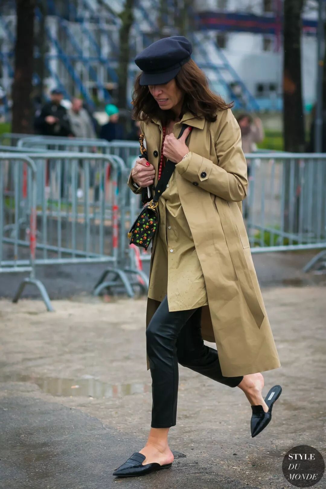 春天穿风衣+阔腿裤，简直就是气质精