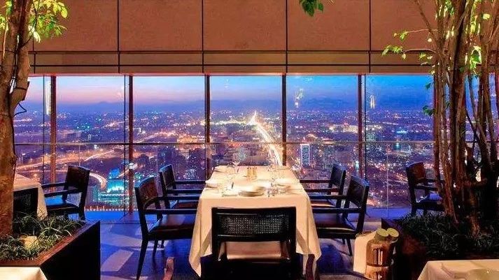 全北京离月亮最近餐厅，360度坐拥天际线……