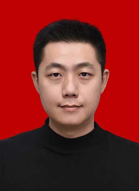 陈锐涛证件照（红底）.jpg