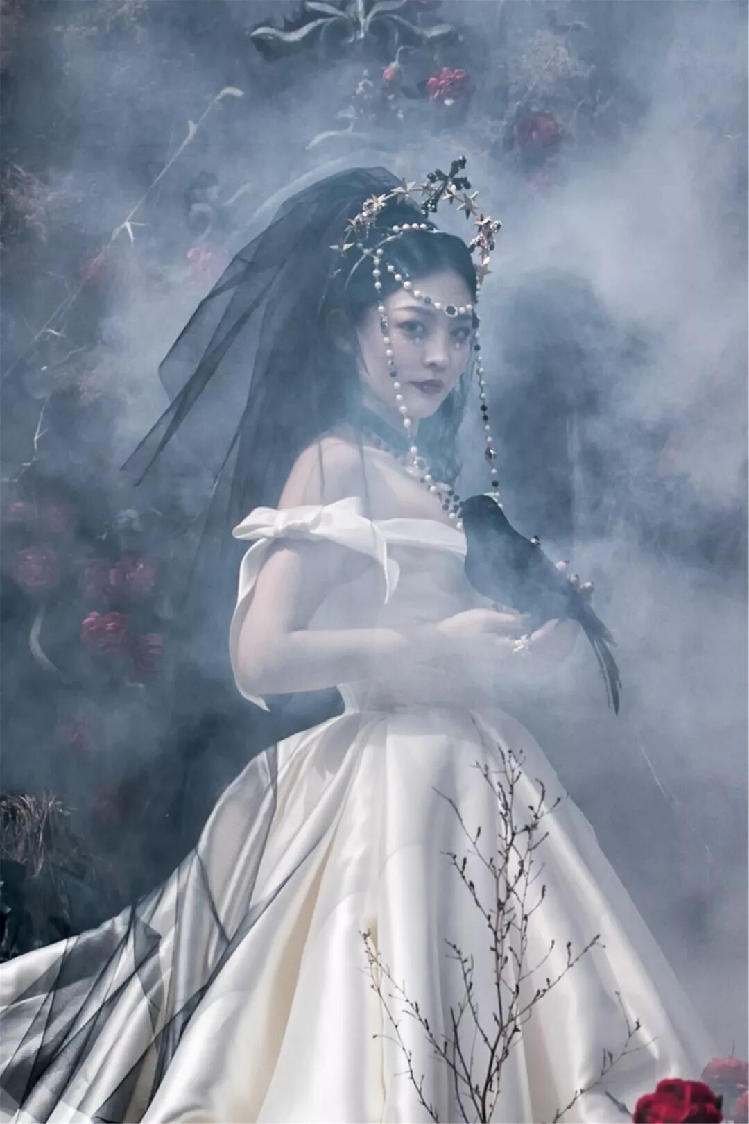 古墓为景，石碑为证，这场穿越100年的墓地婚礼“太出格”！