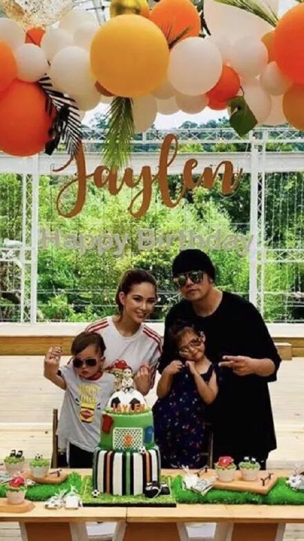 杰伦·罗密欧两周岁周董为其庆生，可见父母的爱都藏在宝宝宴里！