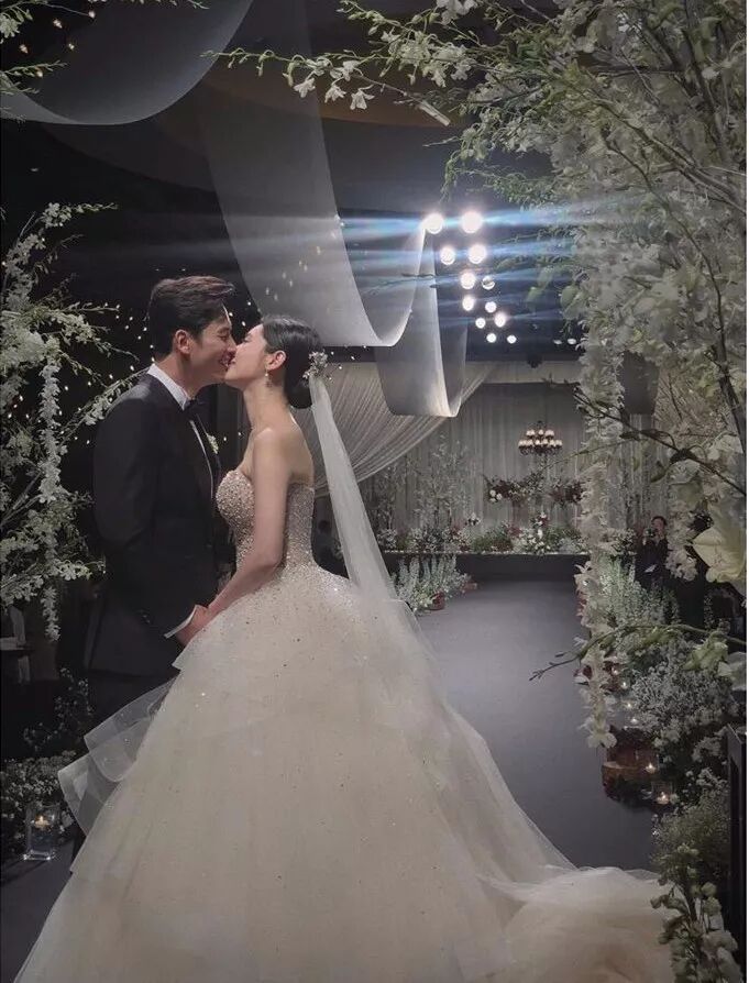 秋瓷炫于晓光举行婚礼！曾经缺爱的灰姑娘，被宠成了公主！