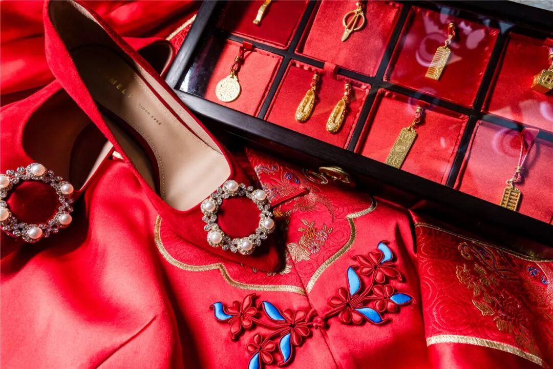 岳父亲自堵门、600多人沉浸其中，这场中式婚礼又刷屏了 | 