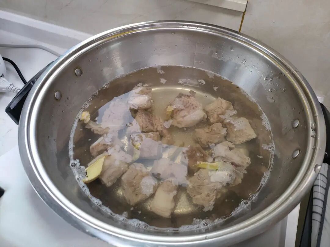 木瓜炖排骨汤，好喝滋补，美女必吃！