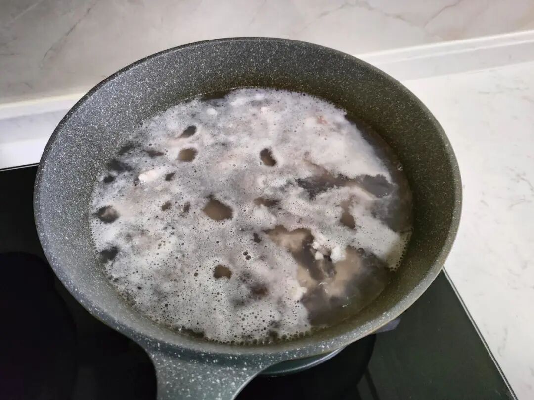 木瓜炖排骨汤，好喝滋补，美女必吃！