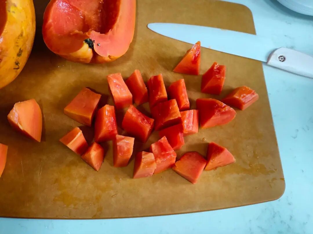 木瓜炖排骨汤，好喝滋补，美女必吃！