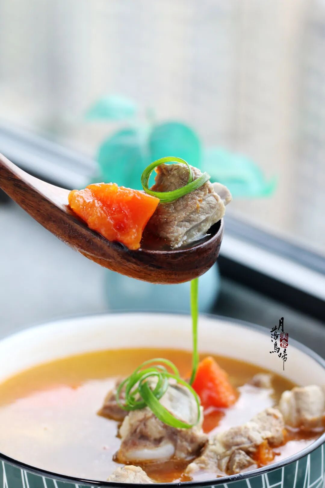 木瓜炖排骨汤，好喝滋补，美女必吃！