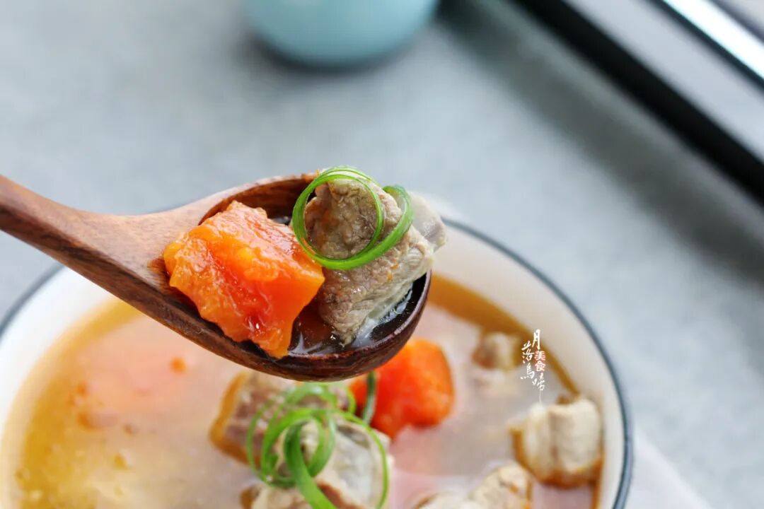 木瓜炖排骨汤，好喝滋补，美女必吃！