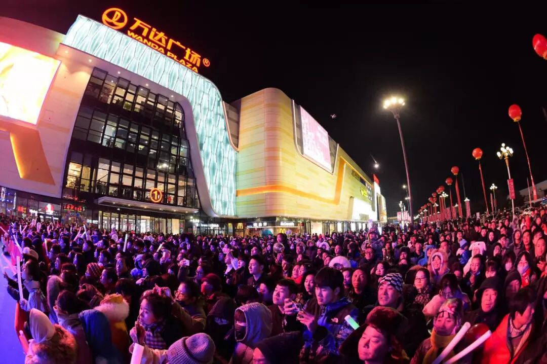 人人人人人人潍坊这家新商场开业了长假第一天就被挤爆