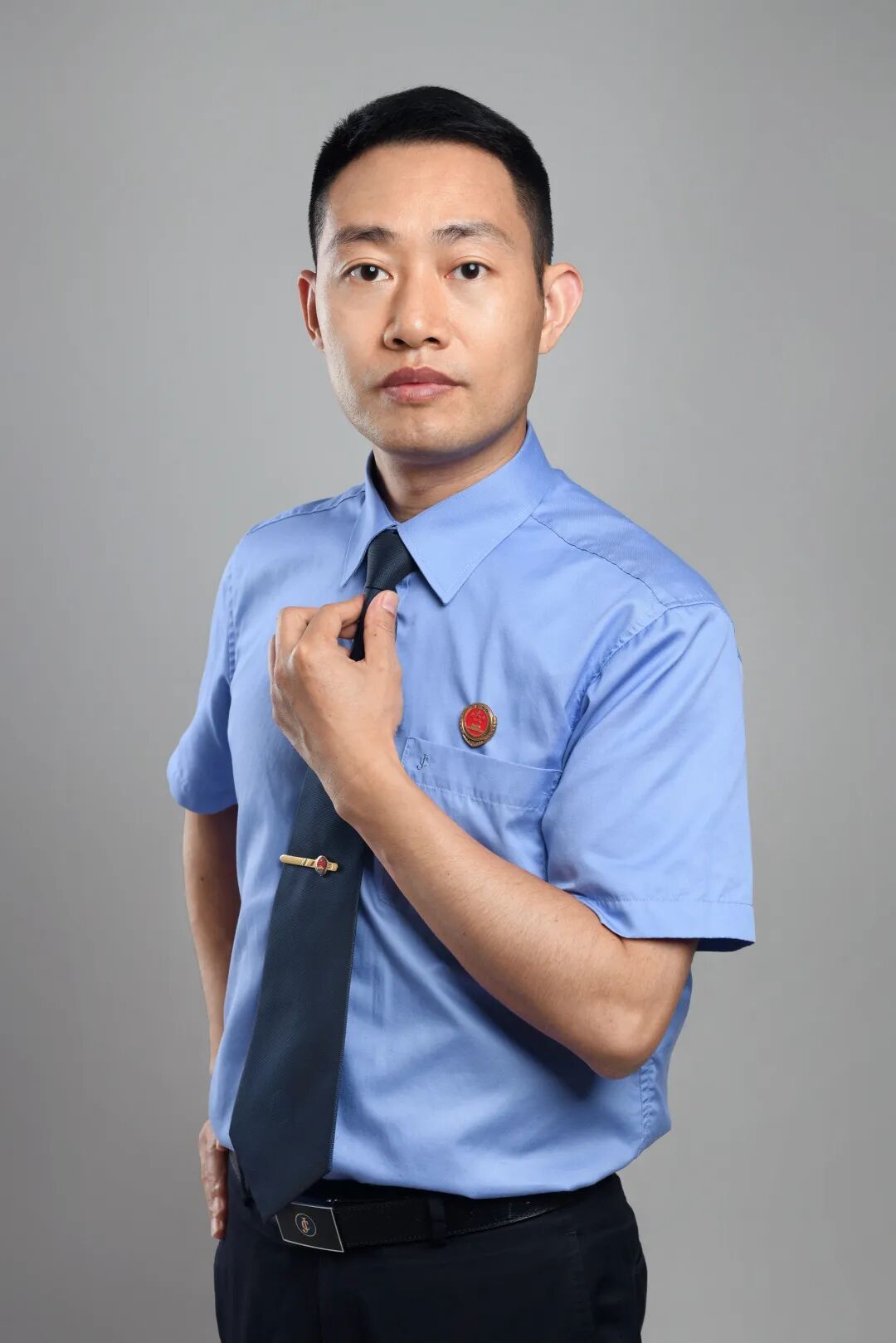 追求极致的检察工匠何亚军庭审中火药味十足宣判后意外收到辩护人来信