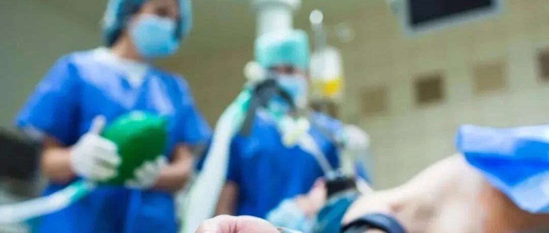 患者还在手术台上，医生突发心肌梗死了怎么办？看看这位“大神”咋应对！