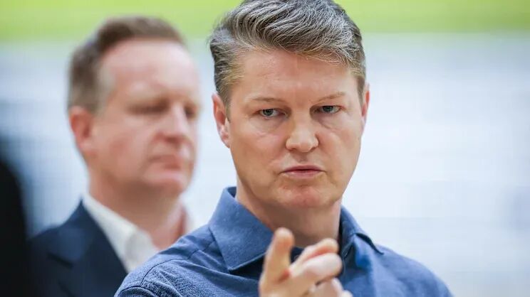 Western Highway pothole: Fatal crash site repaired as Premier Ben Carroll  faces questions over road maintenance targets