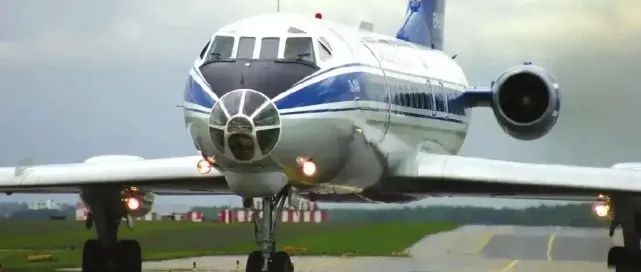 乌东四州领导人赴莫斯科“面圣”，他们乘坐的飞机，让人大吃一惊