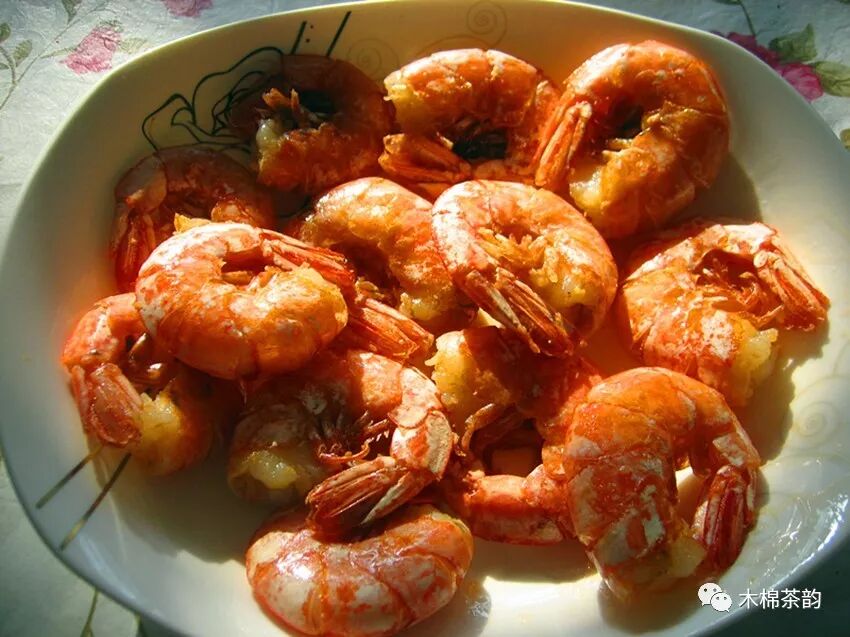 炸鱼不崩油的小秘密及巧做香辣红尾虾