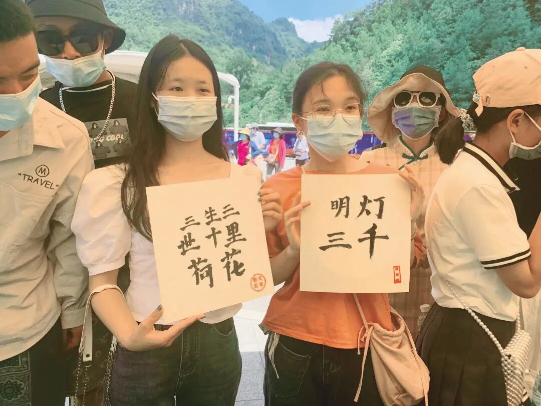 阖家赏月打开中秋旅游新方式