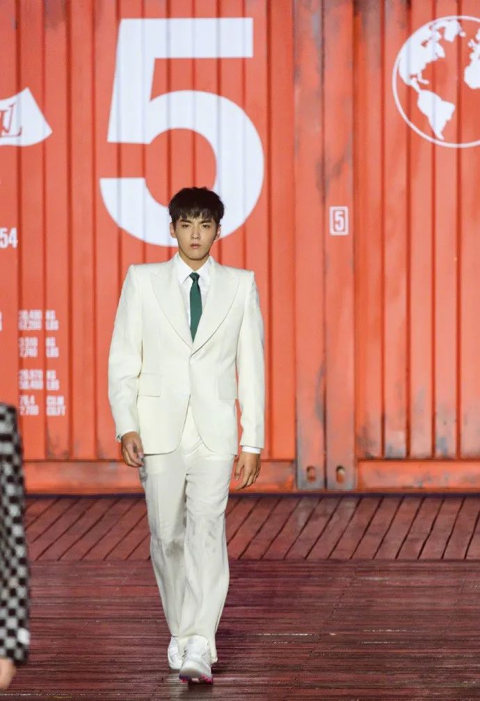 Louis Vuitton 上海大秀：喚醒疫情過後的東方夢幻 時尚 第14張