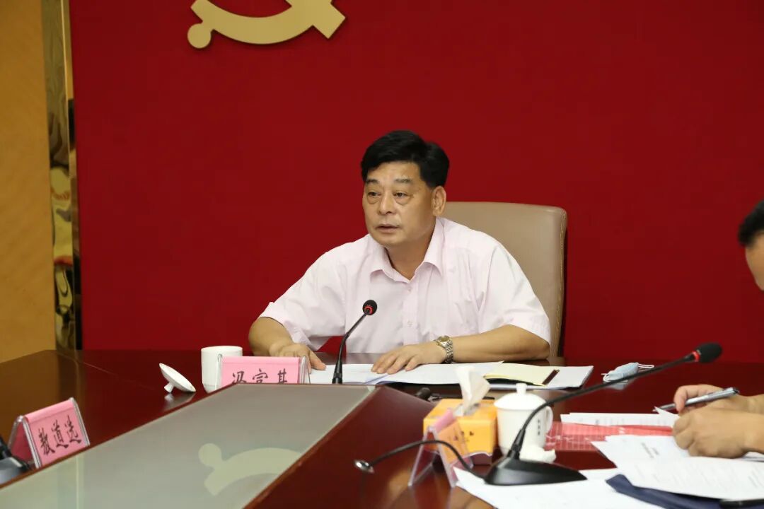 会上,阳东区交通运输管理局相关负责人汇报了阳东区2020年"四好农村路