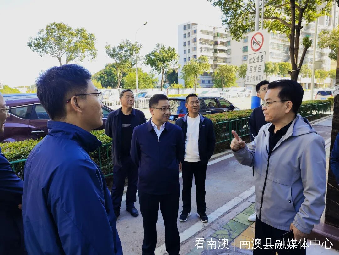 南澳县委主要领导带队督查创文工作及开展四下基层活动