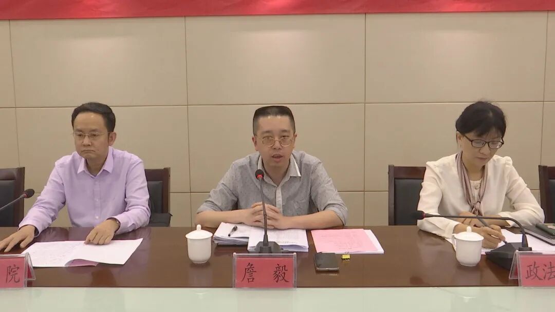 詹毅表示,全县政法各单位将继续坚持民意导向,把开门整顿贯穿始终.