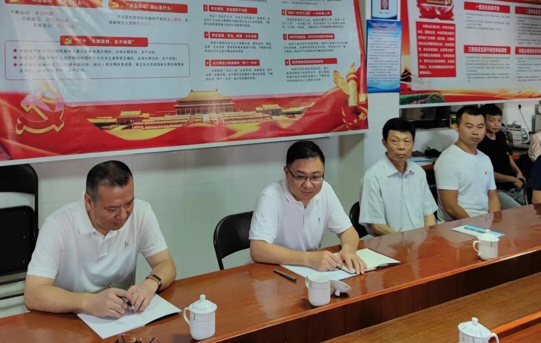 南澳县委领导分组带队慰问我县老党员困难党员