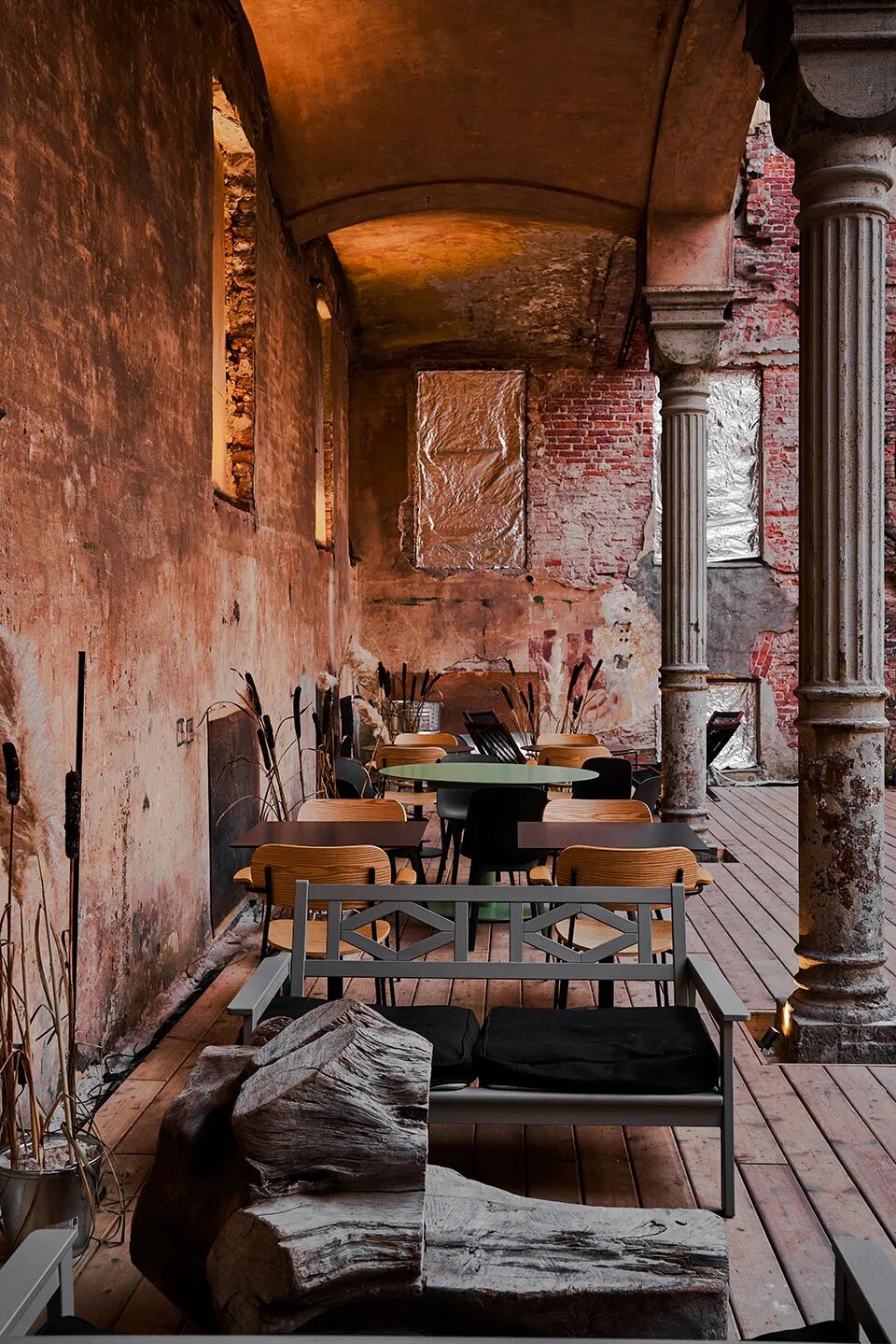 废墟美学在悬浮的时空探索自然衰败中的诗意