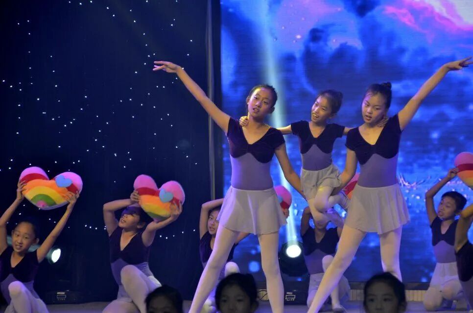 云上的告别致密云二小舞蹈团2020届毕业生