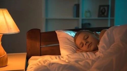 开夜灯会影响宝宝健康吗？