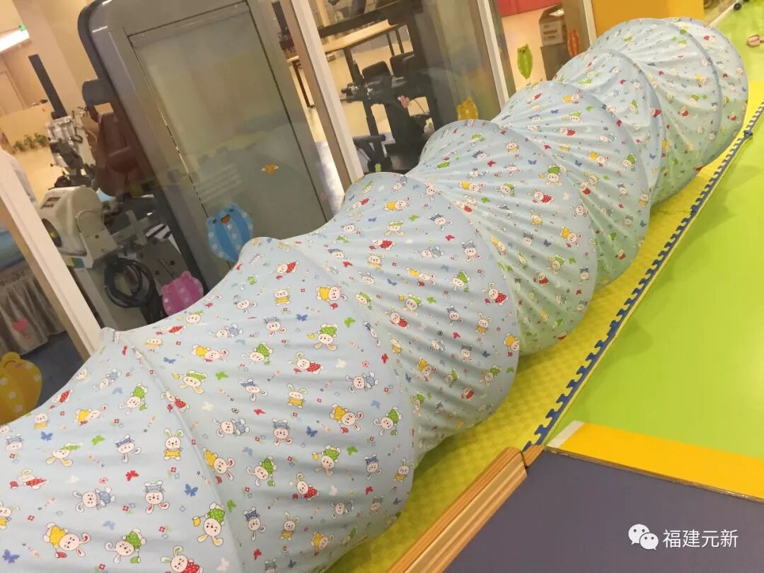 器械区有什么器械【详解】大滑板、羊角球、蹦床......这些感统器械到底什么用处？_https://www.jmylbn.com_新闻资讯_第21张