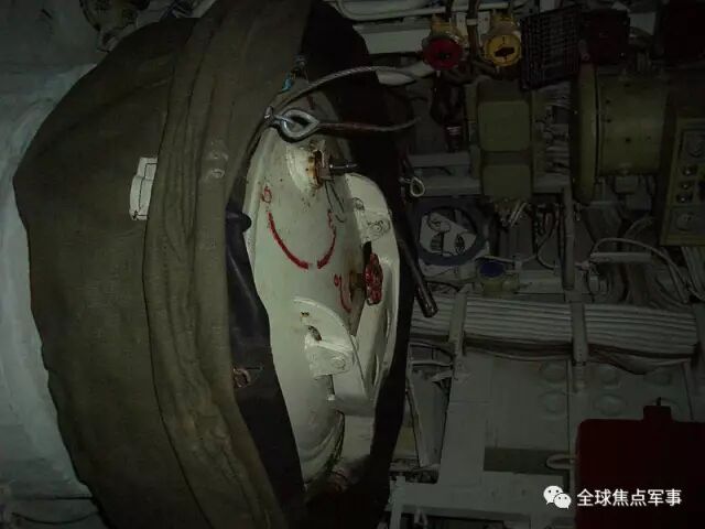 只有经过对比，才知道台风级潜艇究竟有多大的图32