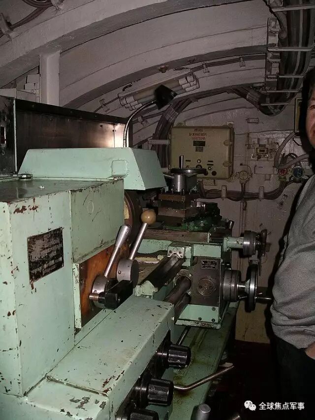 只有经过对比，才知道台风级潜艇究竟有多大的图25