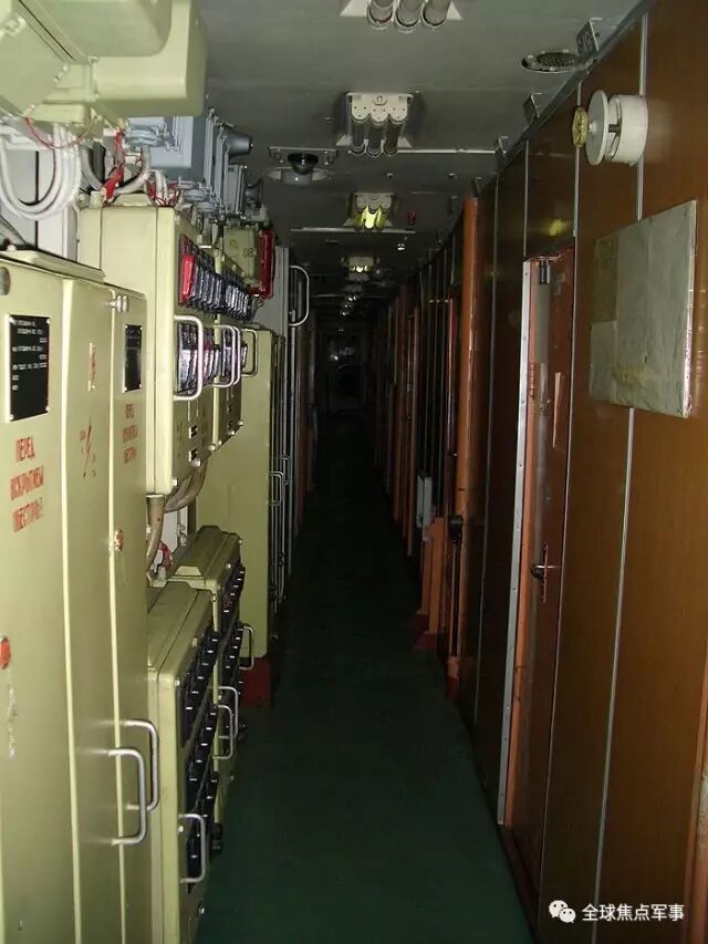 只有经过对比，才知道台风级潜艇究竟有多大的图30