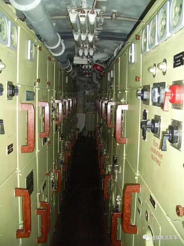 只有经过对比，才知道台风级潜艇究竟有多大的图31