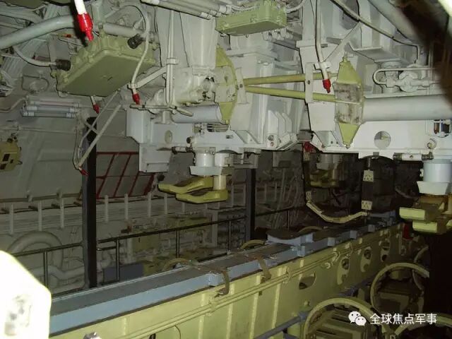 只有经过对比，才知道台风级潜艇究竟有多大的图37