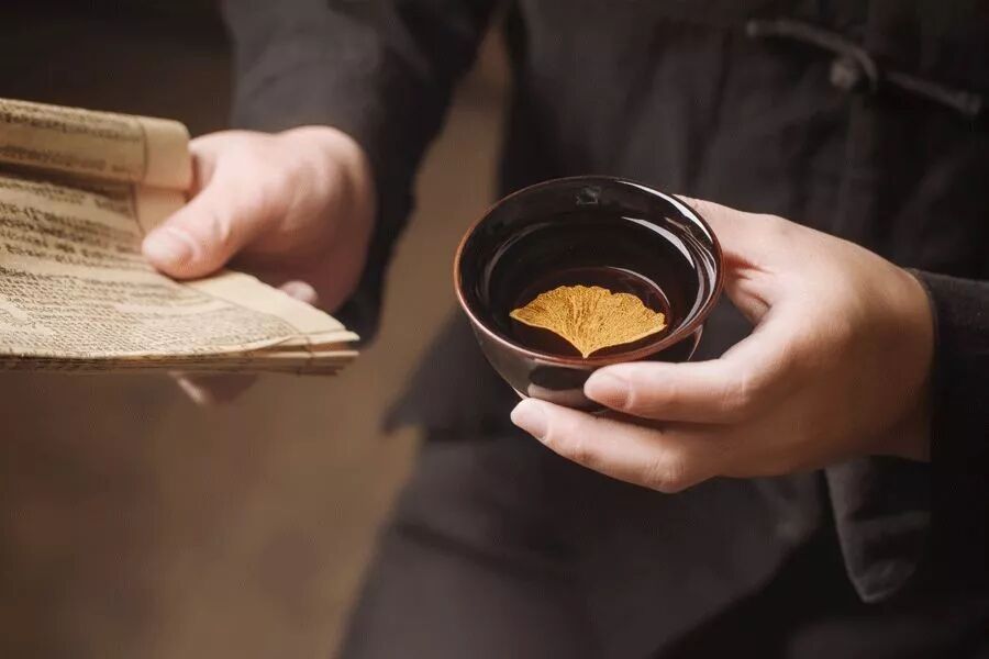 祸福相依，正是一次次的灾难，让我们明辨了是是非非。