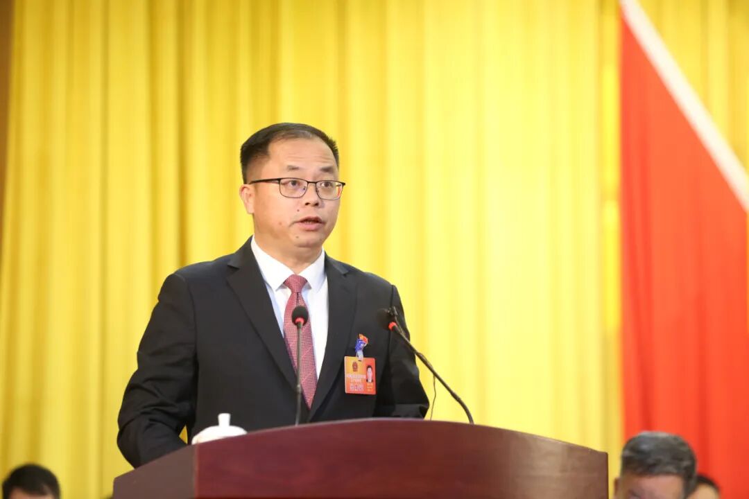 聚焦两会江城区第九届人民代表大会第一次会议开幕