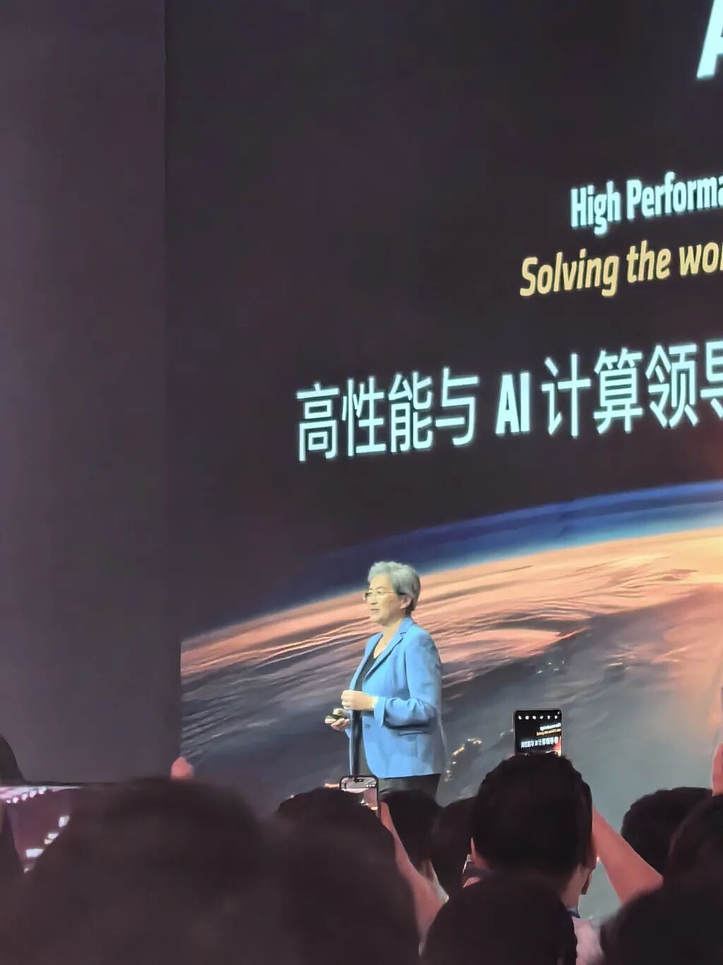苏姿丰现身上海盛赞中国AI活力：这是真正理解创新开放的地方